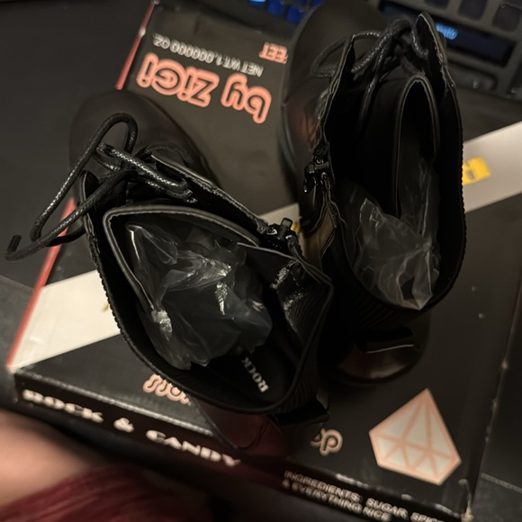 Rock & Candy by Zigi 10 M Helia Boot Black Faux Leather Chunky Heel New - Picture 13 of 14